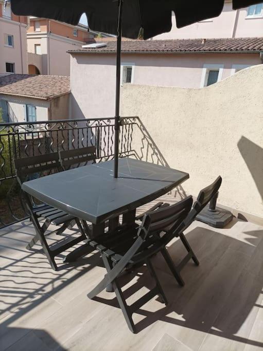 Studio Meuble Climatise Avec Terrasse Draguignan Bagian luar foto