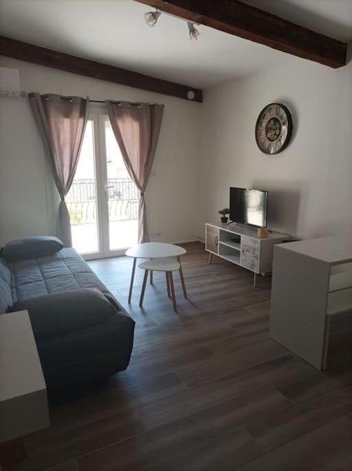 Studio Meuble Climatise Avec Terrasse Draguignan Bagian luar foto